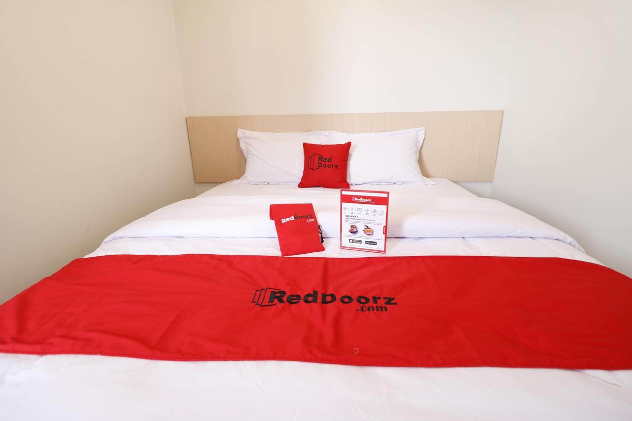 Reddoorz Plus Near Mall Pondok Indah Jacarta Exterior foto