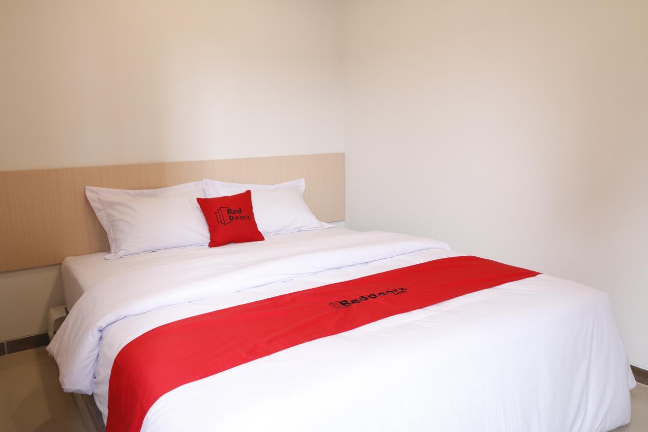Reddoorz Plus Near Mall Pondok Indah Jacarta Exterior foto