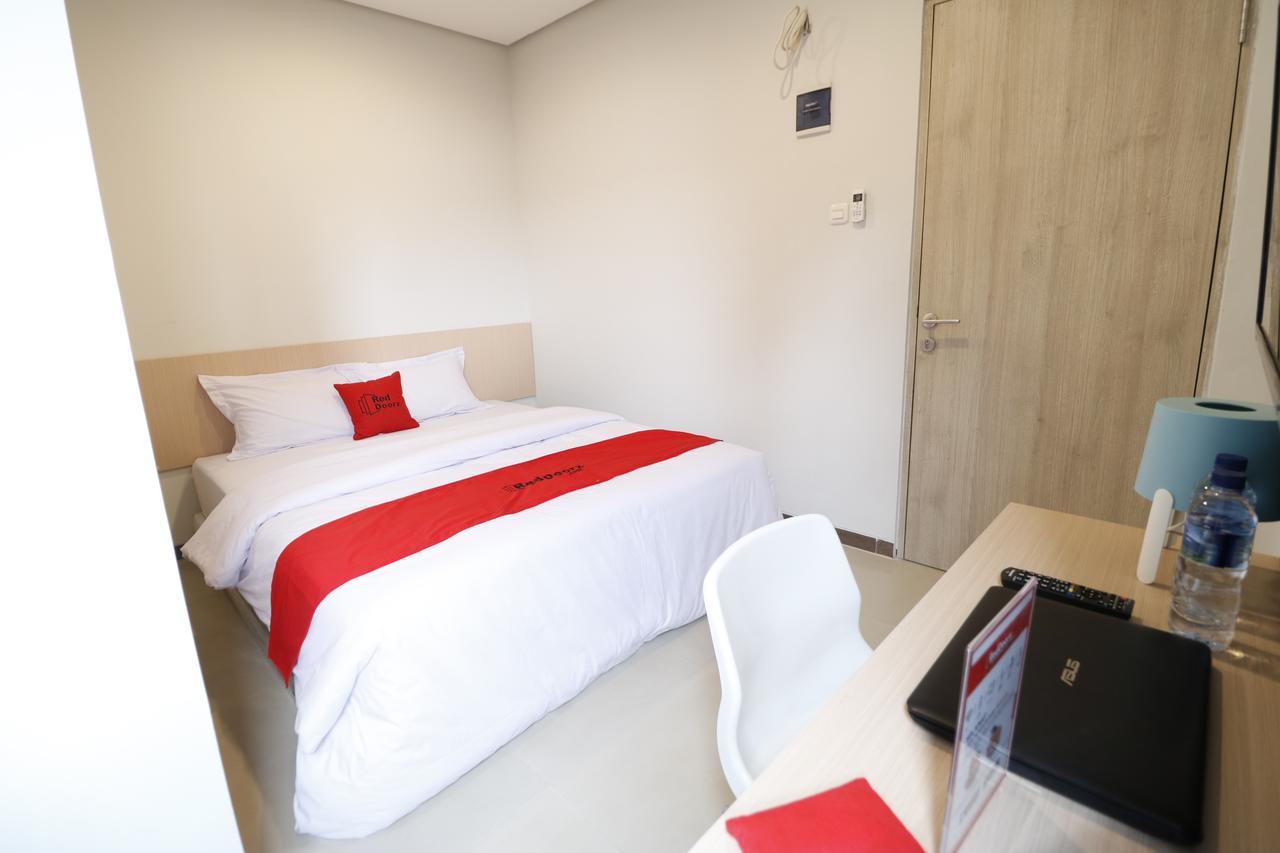 Reddoorz Plus Near Mall Pondok Indah Jacarta Exterior foto