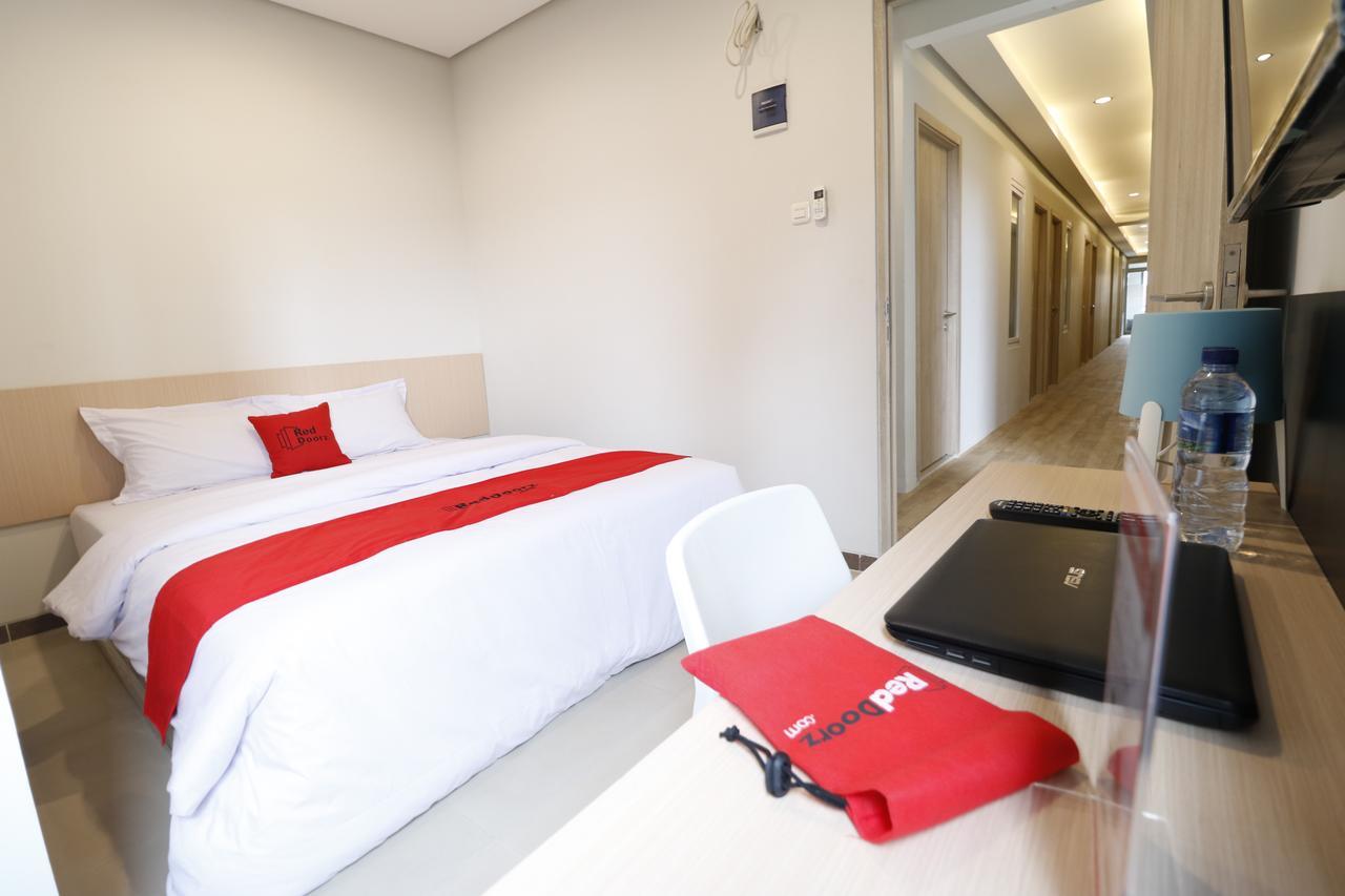Reddoorz Plus Near Mall Pondok Indah Jacarta Exterior foto
